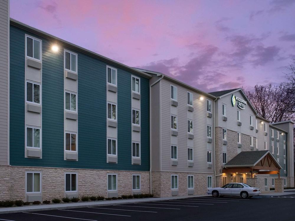 Suburban Studios Watford City Exterior foto