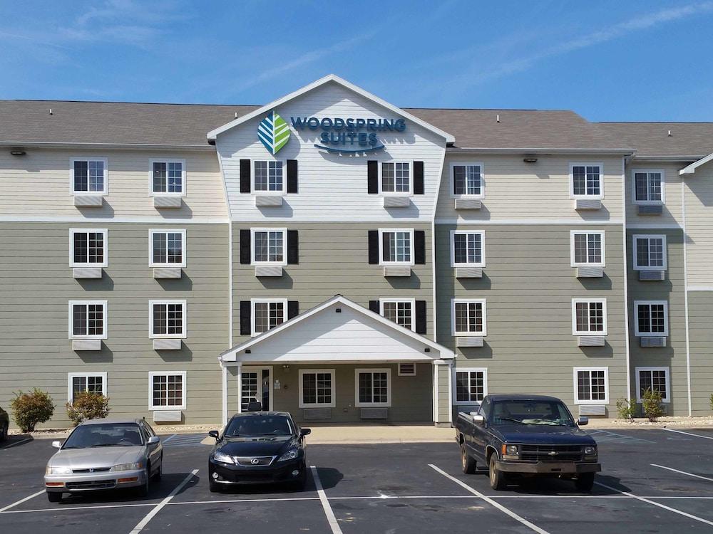 Suburban Studios Watford City Exterior foto